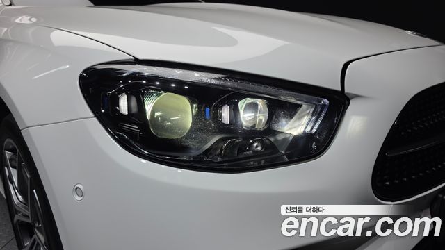 Mercedes-Benz E-Class 2022 — photo 8