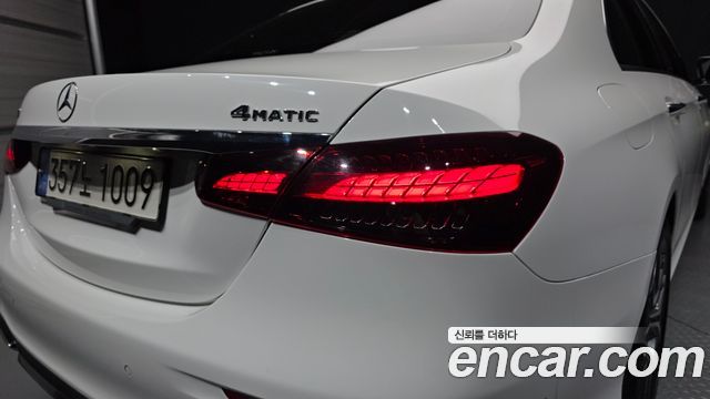 Mercedes-Benz E-Class 2022 — photo 9