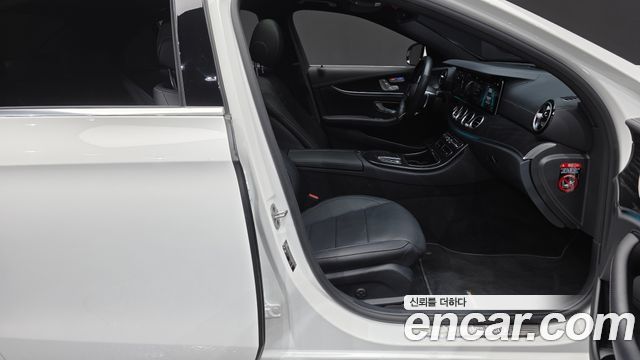 Mercedes-Benz E-Class 2022 — photo 16