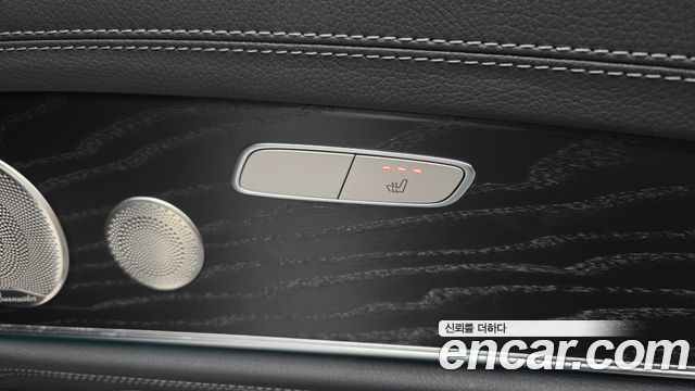 Mercedes-Benz E-Class 2022 — photo 29