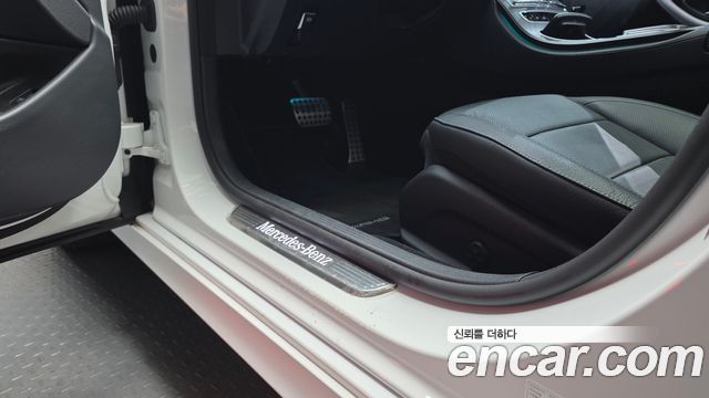 Mercedes-Benz E-Class 2022 — photo 30