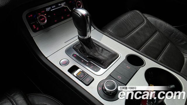 Volkswagen Touareg 2014 — photo 9