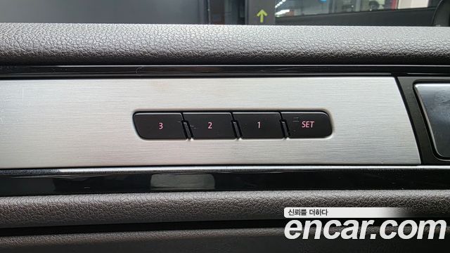 Volkswagen Touareg 2014 — photo 17
