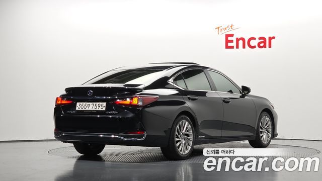 Lexus ES 2022 — photo 2