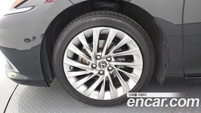 Lexus ES 2022 — photo 5