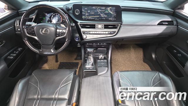 Lexus ES 2022 — photo 10