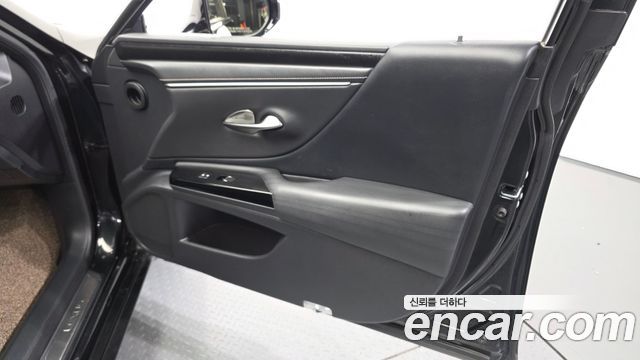 Lexus ES 2022 — photo 15