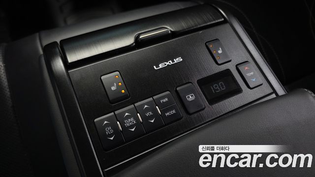 Lexus ES 2022 — photo 28