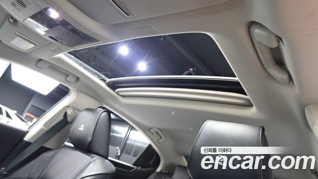 Lexus ES 2022 — photo 31