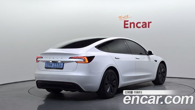 Tesla Model 3 2026 — photo 2