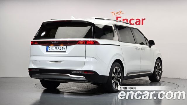 Kia Canival 2023 — photo 2