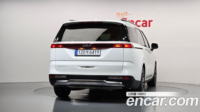 Kia Canival 2023 — photo 4