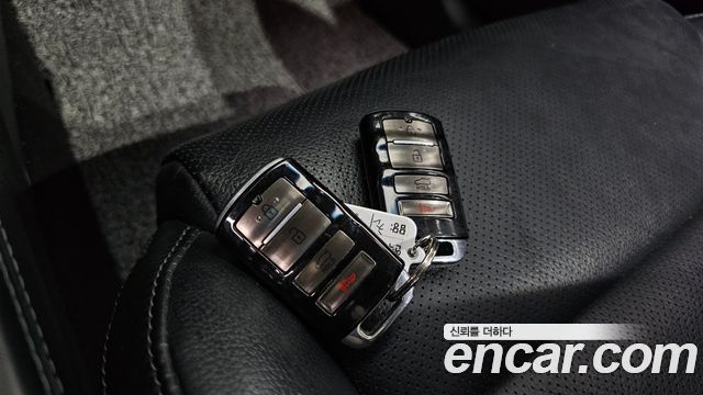Kia K7 2017 — photo 24