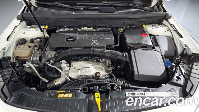 Mercedes-Benz GLB-Class 2021 — photo 6