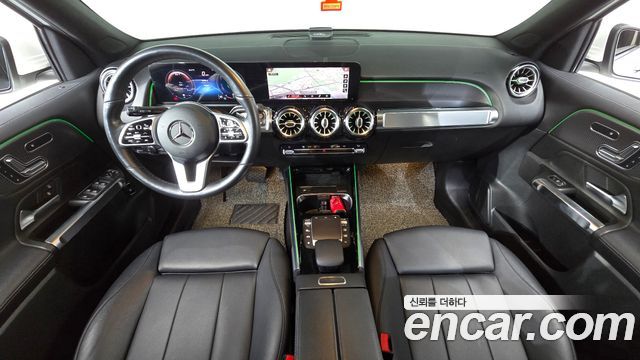 Mercedes-Benz GLB-Class 2021 — photo 10