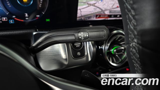 Mercedes-Benz GLB-Class 2021 — photo 12