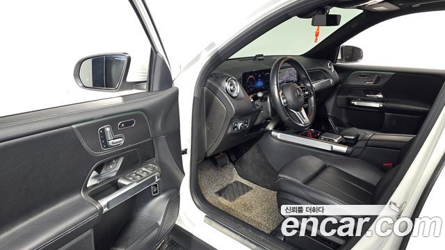 Mercedes-Benz GLB-Class 2021 — photo 13