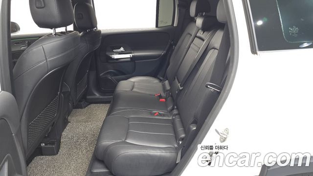 Mercedes-Benz GLB-Class 2021 — photo 17