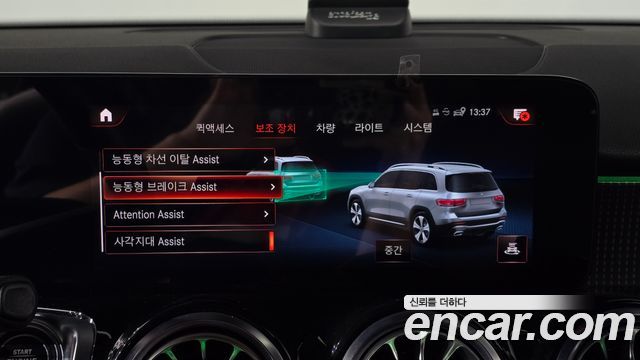 Mercedes-Benz GLB-Class 2021 — photo 18