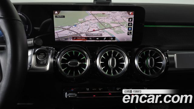 Mercedes-Benz GLB-Class 2021 — photo 19