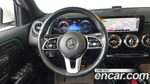 Mercedes-Benz GLB-Class 2021 — photo 20
