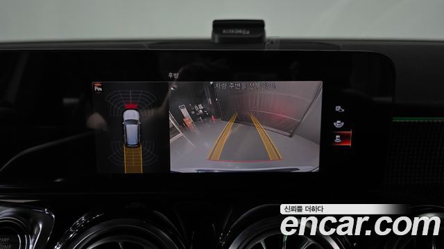Mercedes-Benz GLB-Class 2021 — photo 21