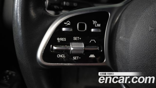 Mercedes-Benz GLB-Class 2021 — photo 23