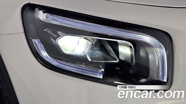 Mercedes-Benz GLB-Class 2021 — photo 8