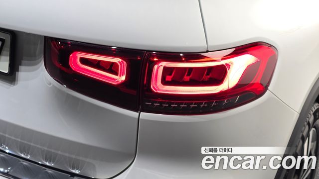 Mercedes-Benz GLB-Class 2021 — photo 9