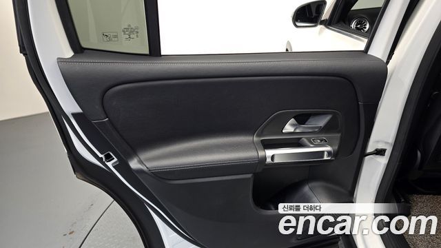 Mercedes-Benz GLB-Class 2021 — photo 15