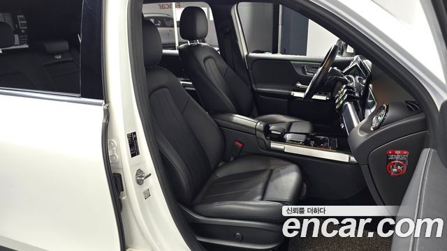 Mercedes-Benz GLB-Class 2021 — photo 16