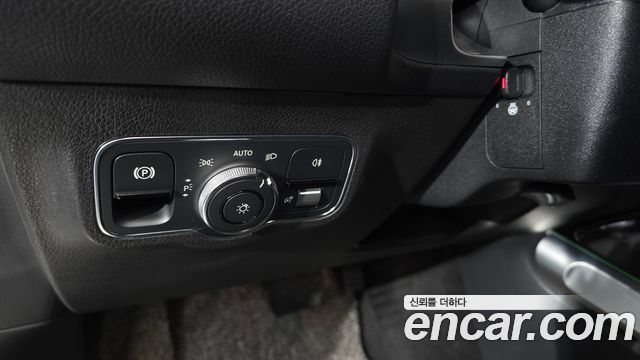 Mercedes-Benz GLB-Class 2021 — photo 27