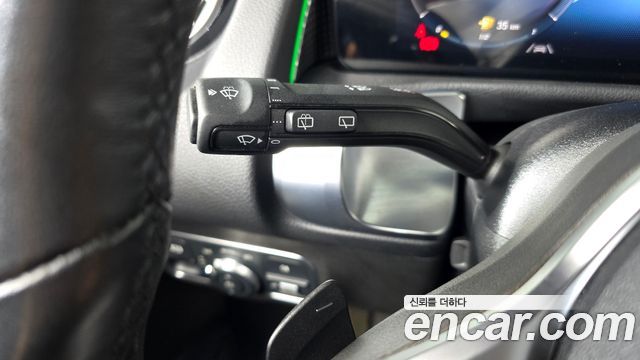 Mercedes-Benz GLB-Class 2021 — photo 28