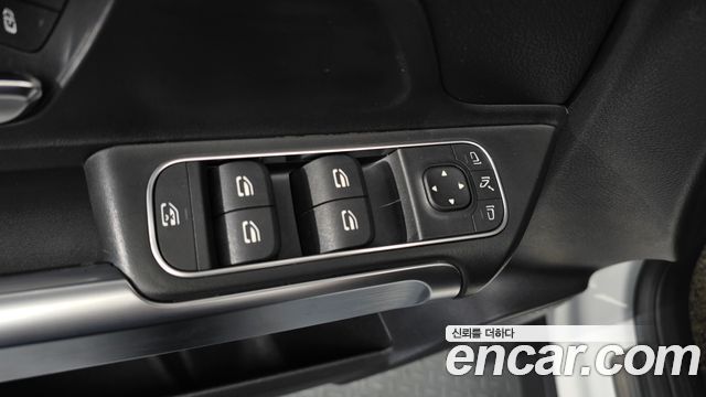 Mercedes-Benz GLB-Class 2021 — photo 29