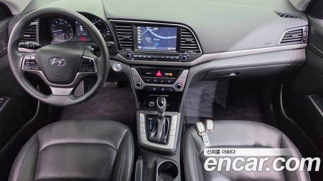 Hyundai AVANTE 2018 — photo 10