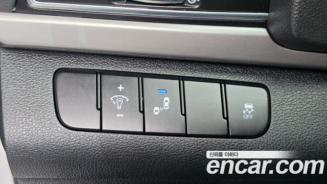 Hyundai AVANTE 2018 — photo 18