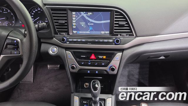 Hyundai AVANTE 2018 — photo 22