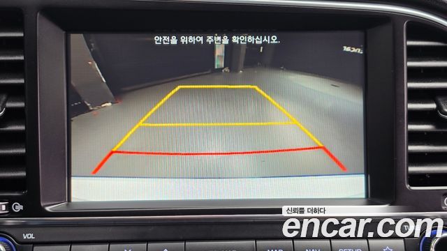 Hyundai AVANTE 2018 — photo 24