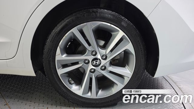 Hyundai AVANTE 2018 — photo 7