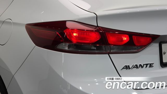 Hyundai AVANTE 2018 — photo 9