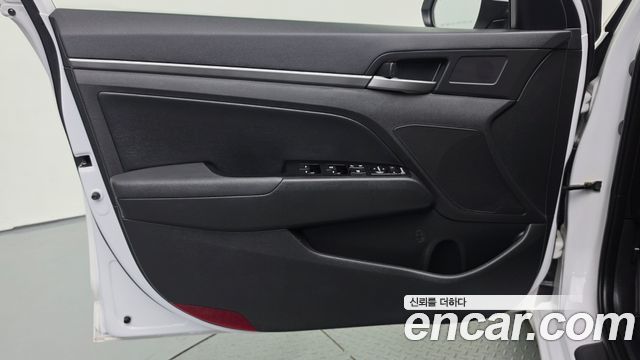 Hyundai AVANTE 2018 — photo 14