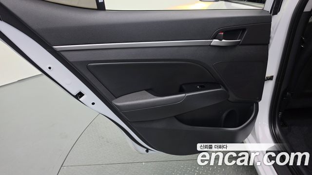 Hyundai AVANTE 2018 — photo 15