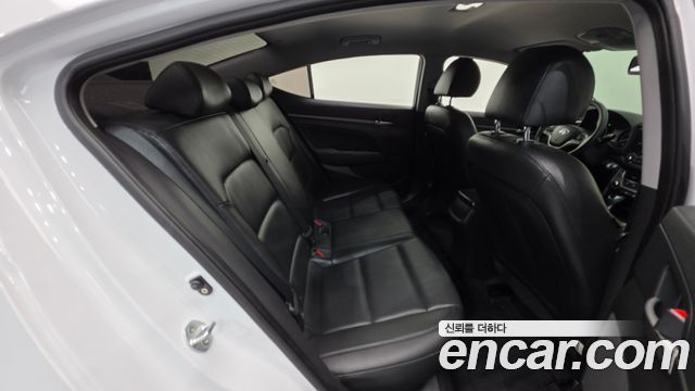 Hyundai AVANTE 2018 — photo 29