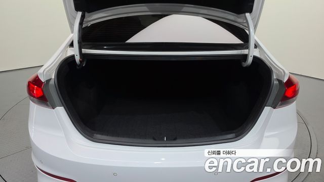 Hyundai AVANTE 2018 — photo 30