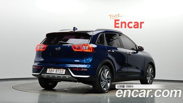 Kia Niro 2018 — photo 2