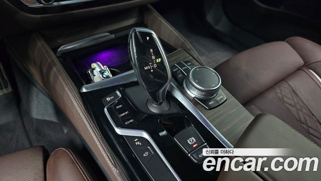 BMW 5-Series 2020 — photo 12