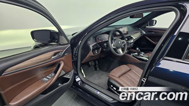 BMW 5-Series 2020 — photo 17