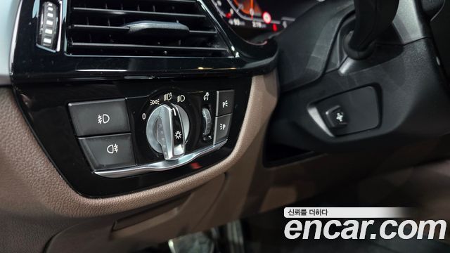 BMW 5-Series 2020 — photo 20