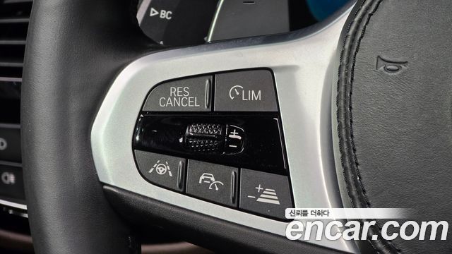 BMW 5-Series 2020 — photo 25