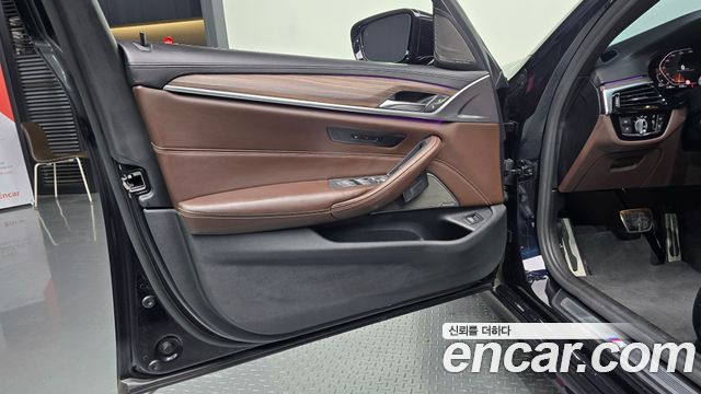 BMW 5-Series 2020 — photo 14